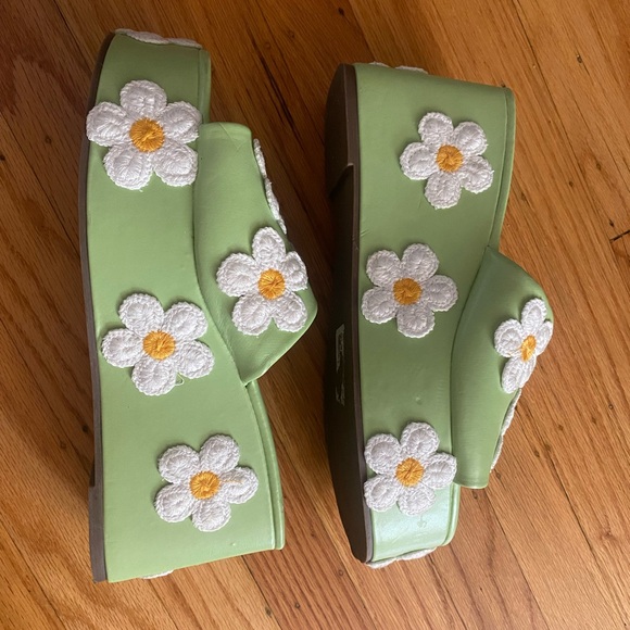 Green Telly daisy/flower wedges from ASOS - Picture 2 of 12